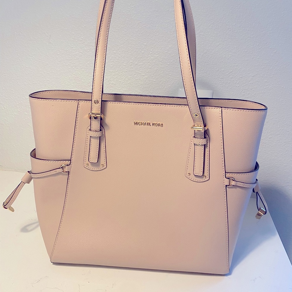 Michael Kors Voyager Jet Set Travel Shoulder Tote
